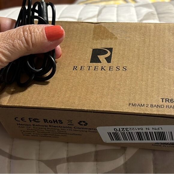 RETEKESS Cassette Player AM FM Portable Radio.  Requires two AA batteries - Picture 8 of 9